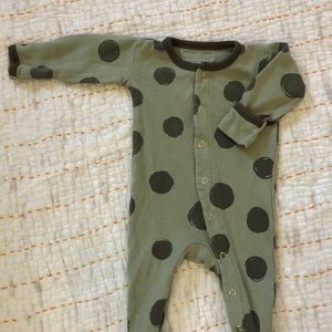 L’ovedbaby footed romper 0-3